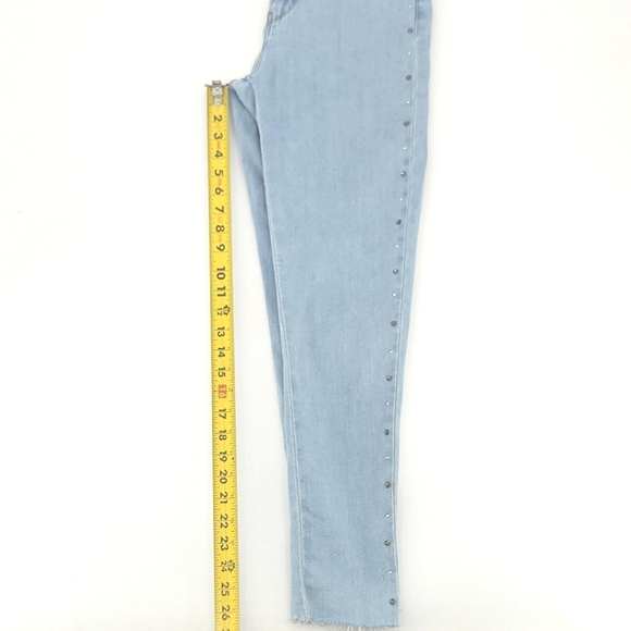 Levi's Jeans 721 High Rise Skinny Womens Size 28 x 30 Light Blue Wash Studded - Picture 7 of 9